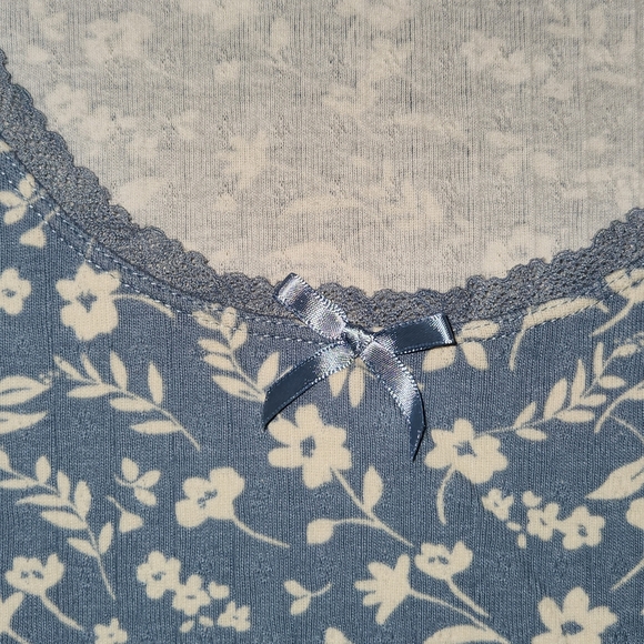 Torrid Blue and White Floral Blouse - Picture 5 of 6